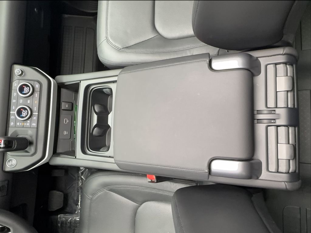 Used 2024 Land Rover Defender 110 S image 40