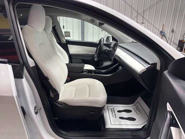 Used 2021 Tesla Model Y Long Range image 24