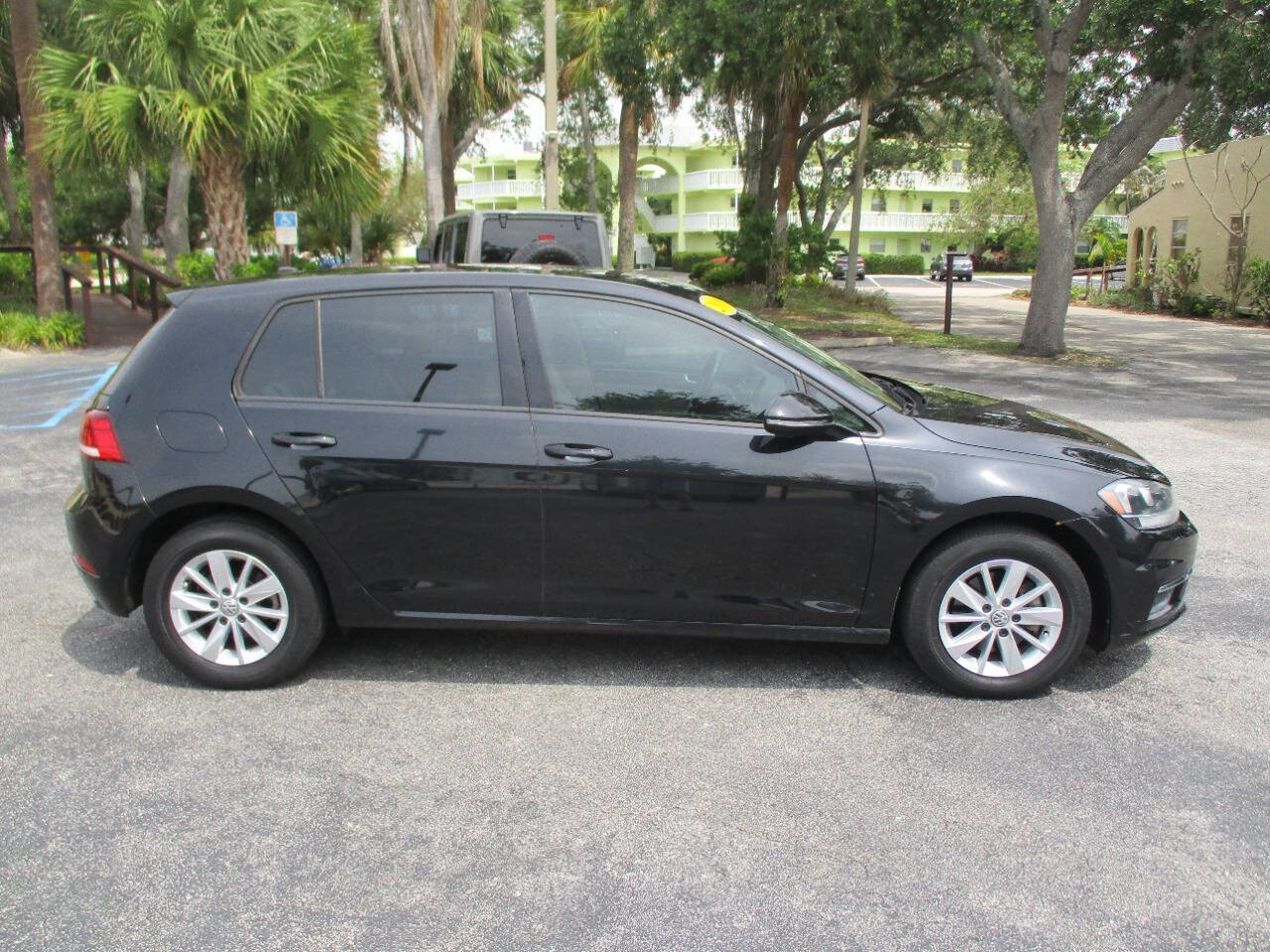 Used 2018 Volkswagen Golf S FWD image 3