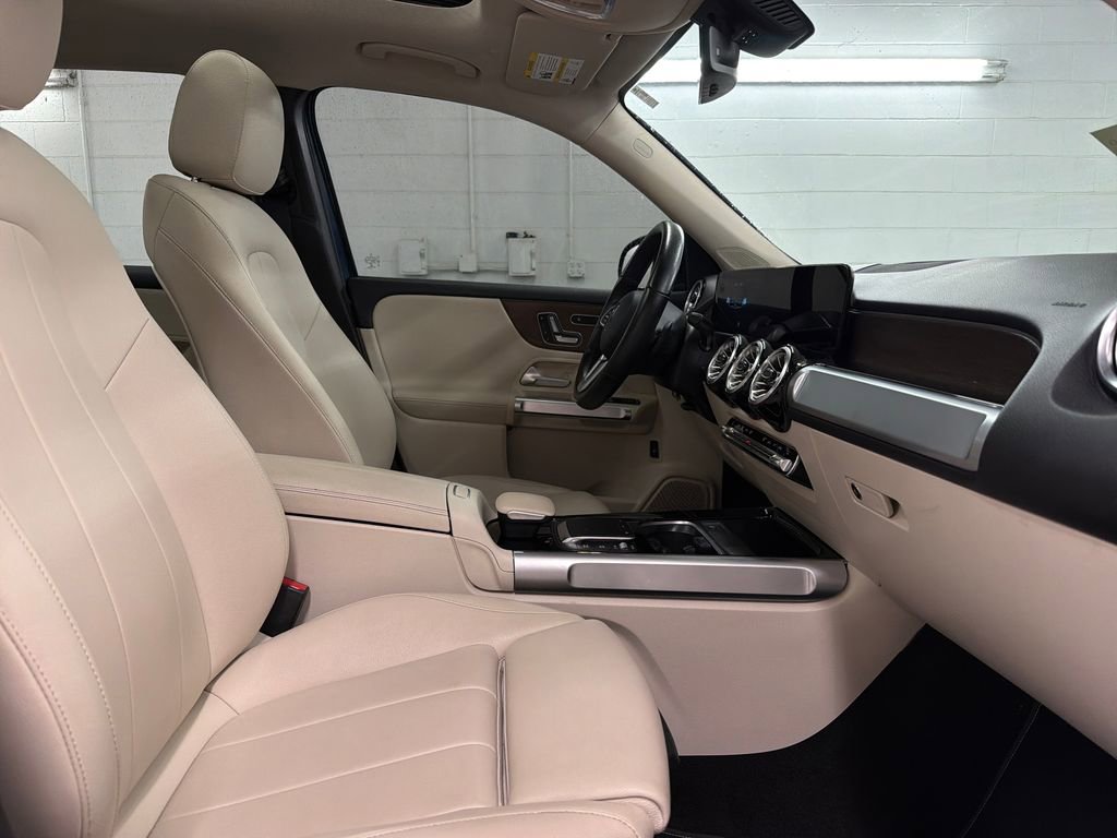 Used 2023 Mercedes-Benz GLB 250 image 28