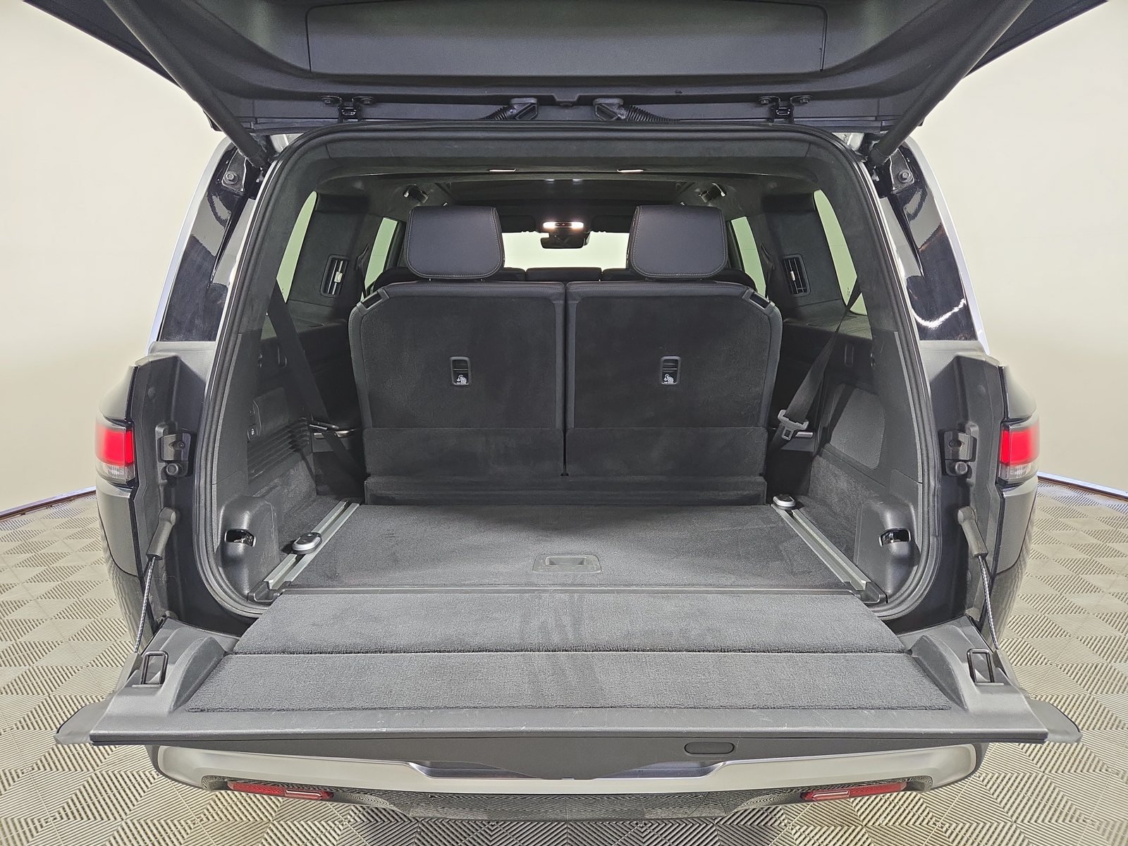 Used 2023 Rivian R1S Adventure Quad AWD/4WD image 15