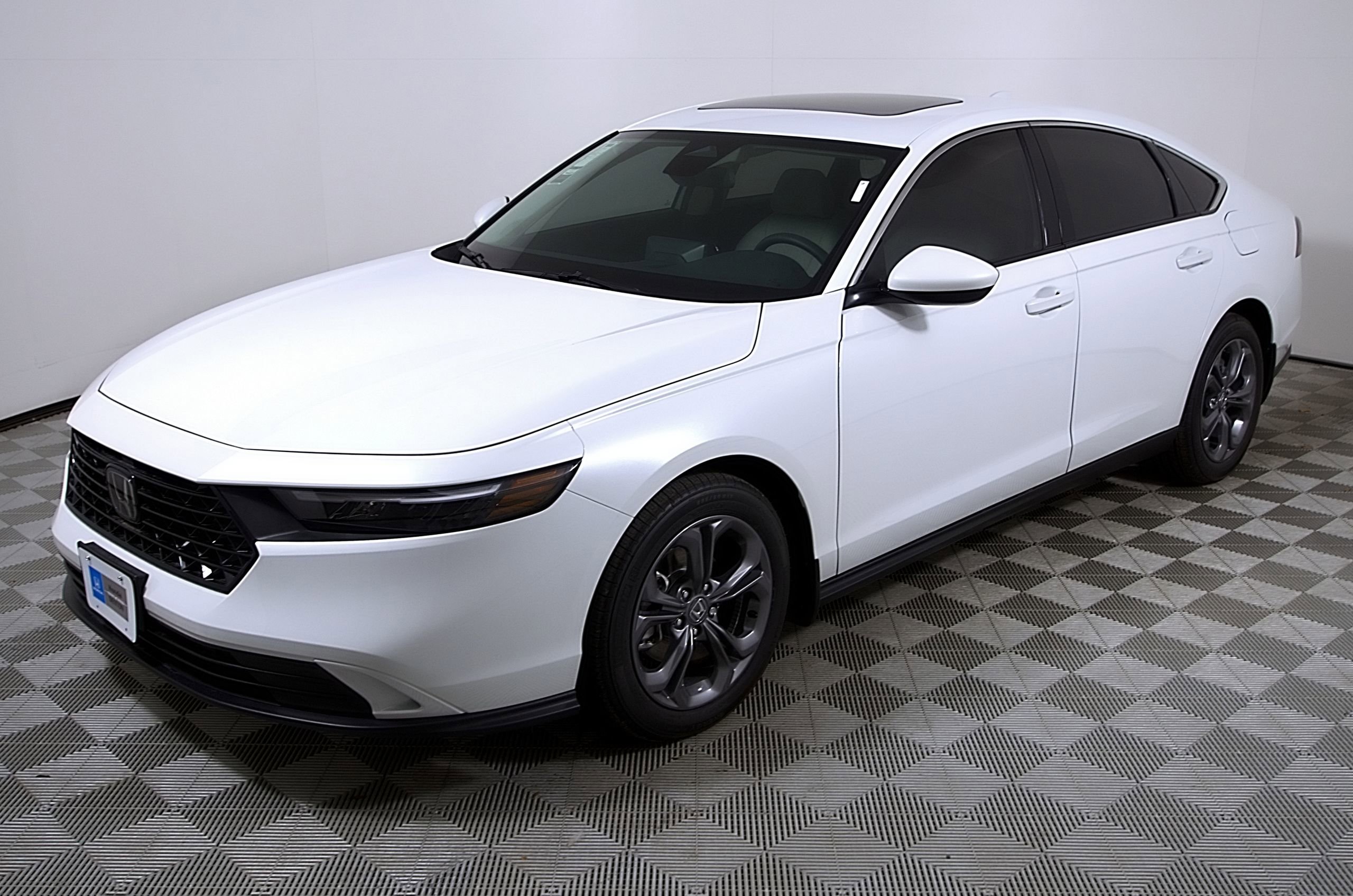 Used 2023 Honda Accord EX image 3