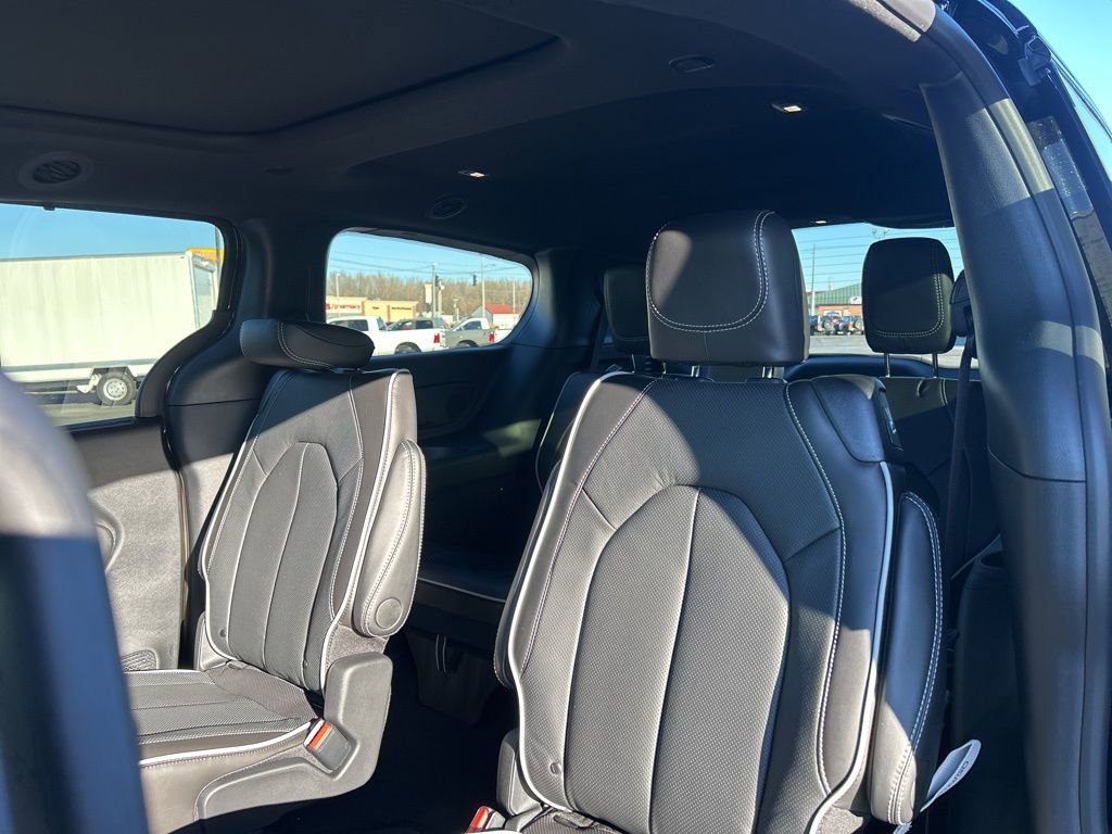 New 2026 Chrysler Pacifica Limited w/ S Appearance Package image 16