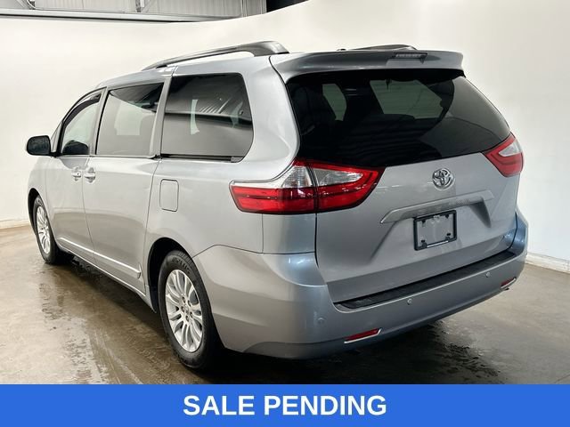 Used 2017 Toyota Sienna XLE Premium FWD image 36