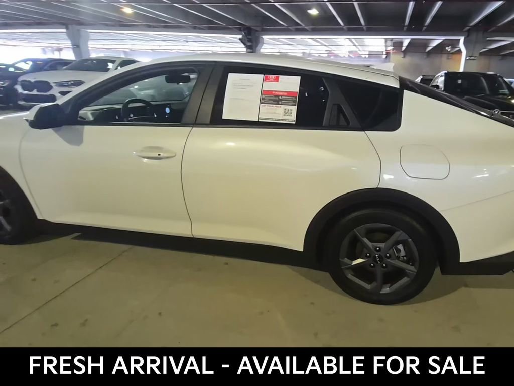 Used 2025 Kia K4 LXS image 3