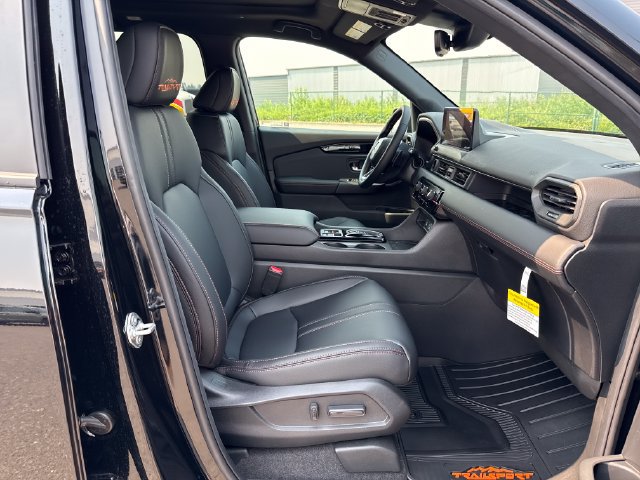 Certified 2026 Honda Pilot TrailSport image 10
