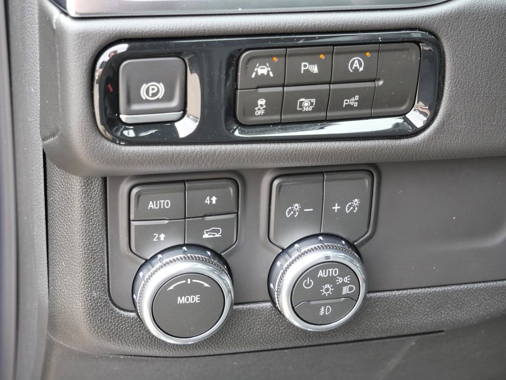 New 2026 GMC Yukon Denali w/ Sun & Power Step Package AWD/4WD image 46