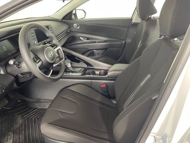Used 2025 Hyundai Elantra Hybrid FWD image 2