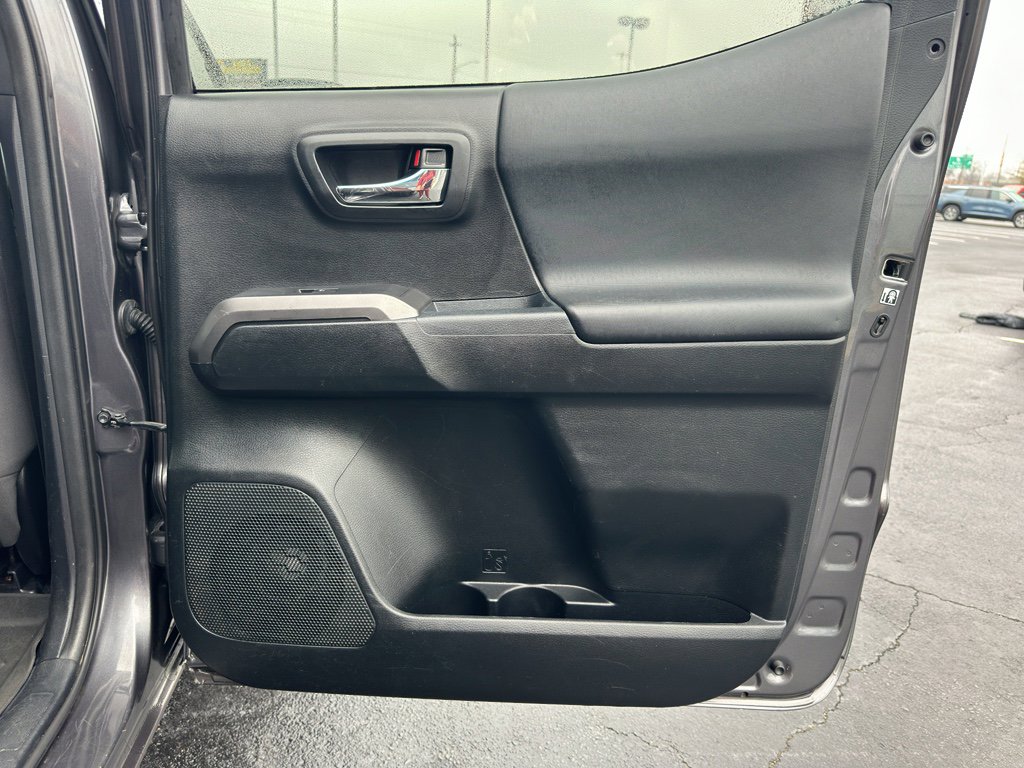 Used 2017 Toyota Tacoma TRD Sport image 26
