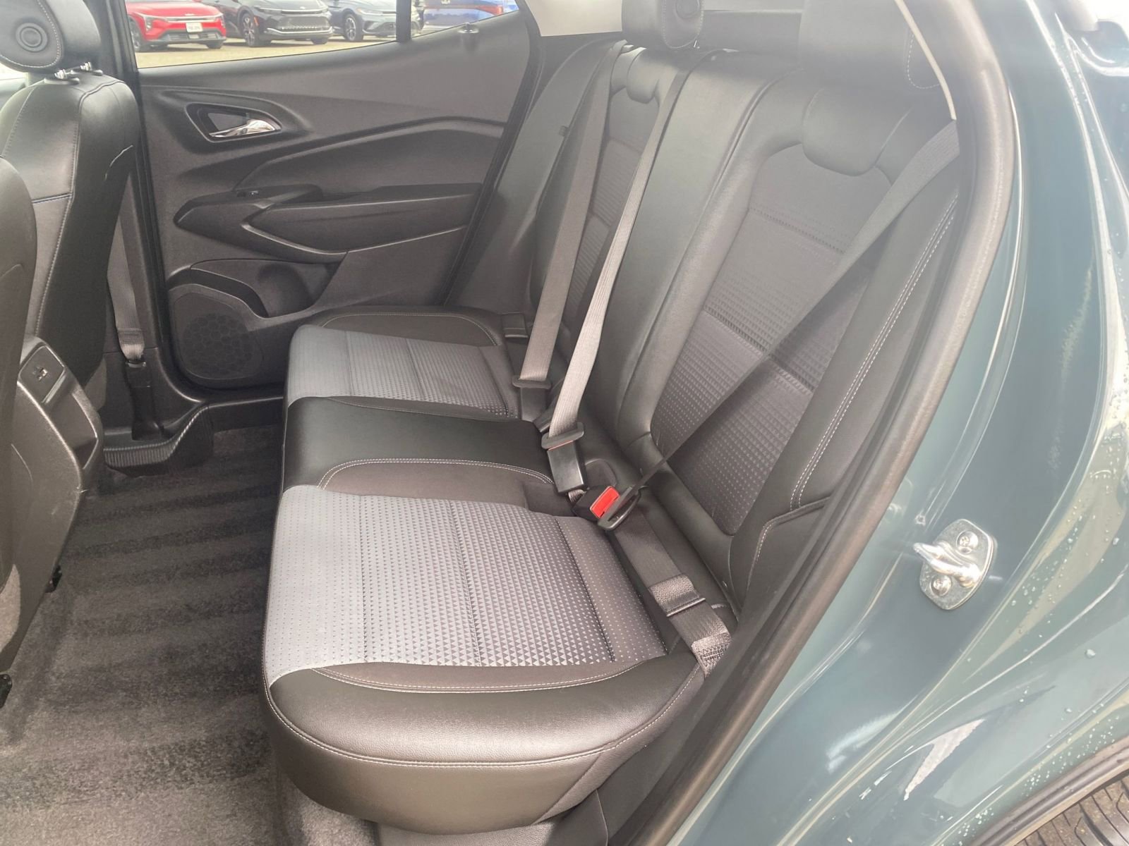 Used 2025 Chevrolet Trax LT w/ LT Convenience Package image 27