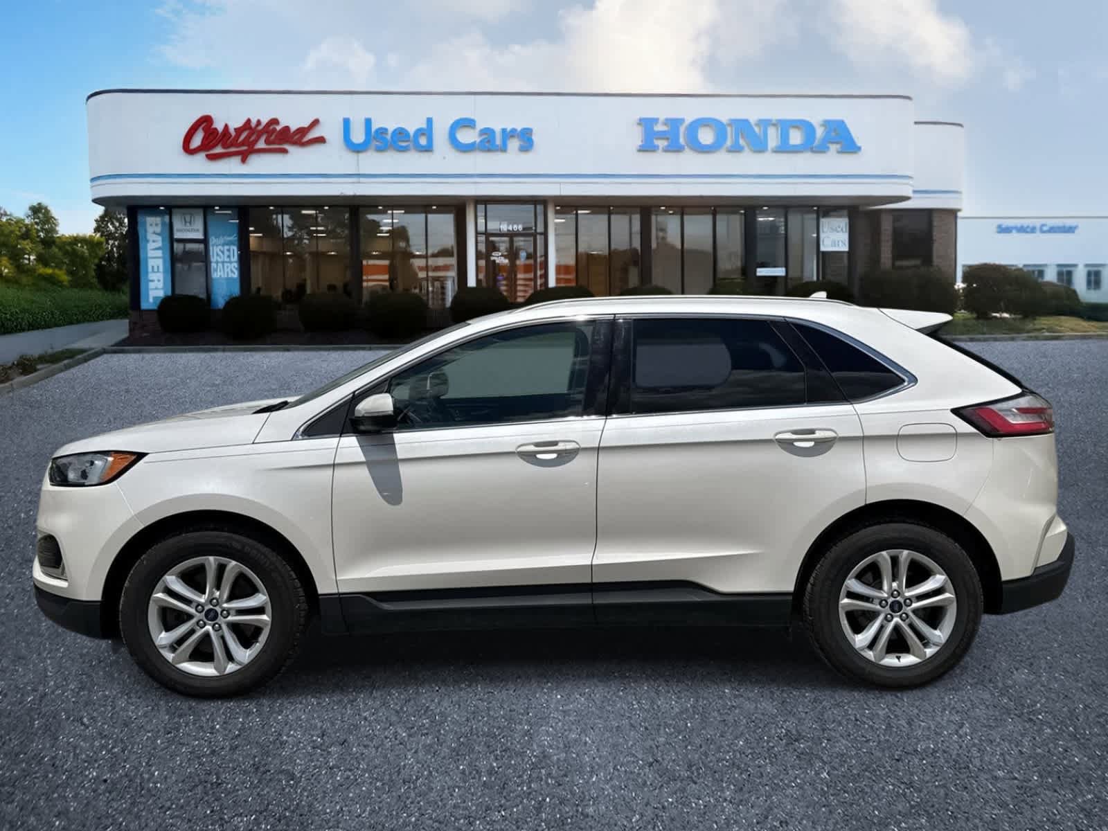 Used 2019 Ford Edge SEL w/ Equipment Group 201A AWD/4WD image 2