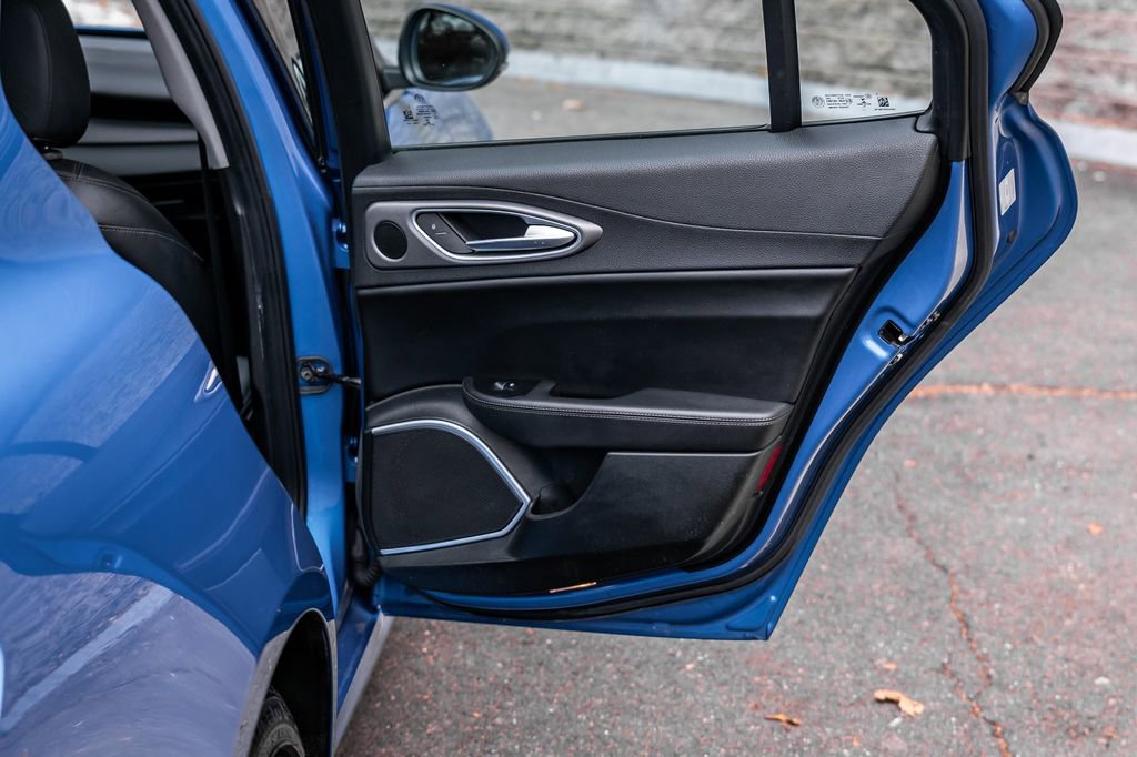 Used 2017 Alfa Romeo Giulia AWD image 15