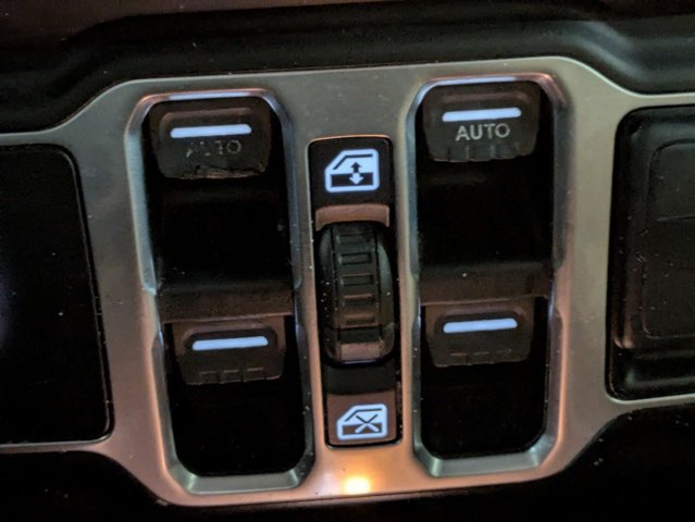 Used 2018 Jeep Wrangler Unlimited Sport S AWD/4WD image 23