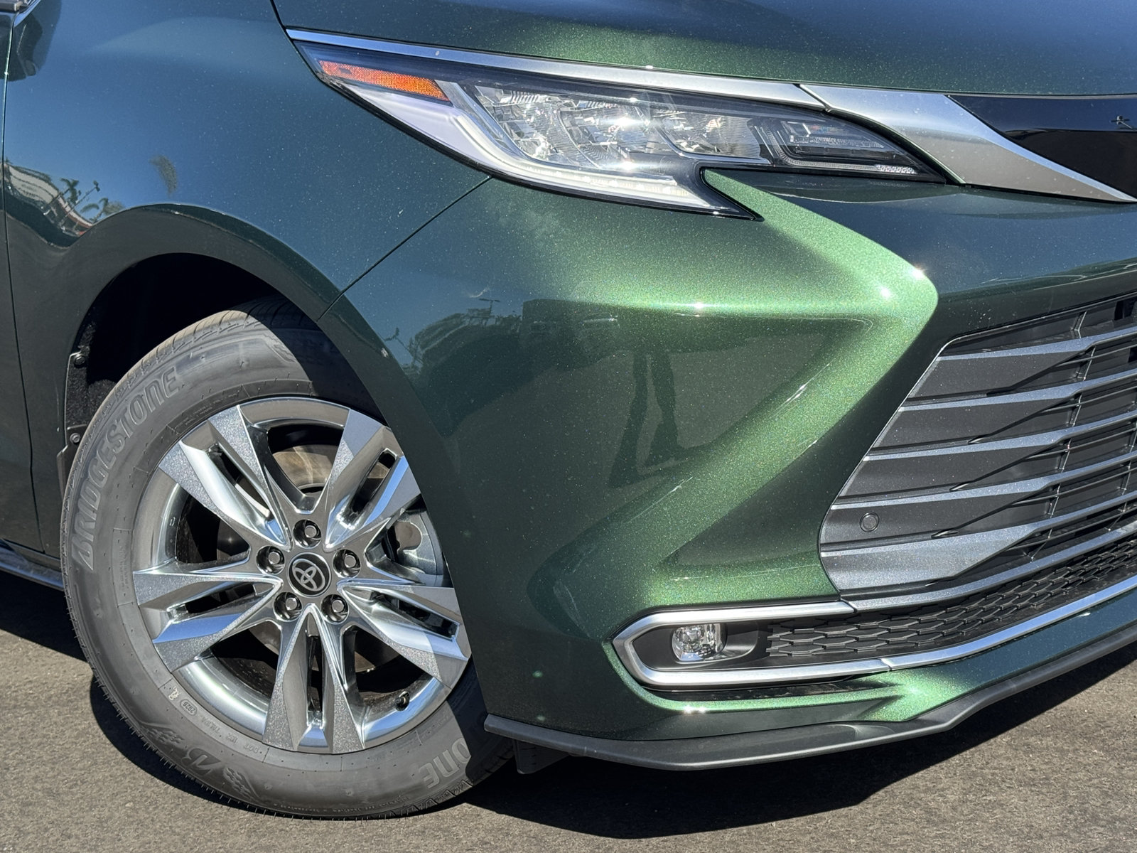 New 2026 Toyota Sienna Limited FWD image 11