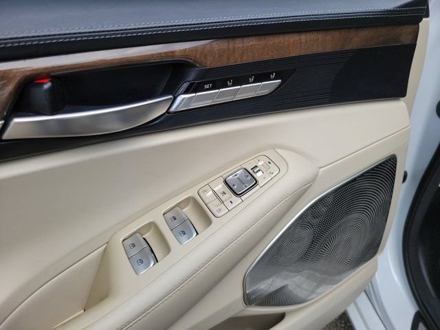 Used 2017 Genesis G90 3.3T Premium RWD image 21
