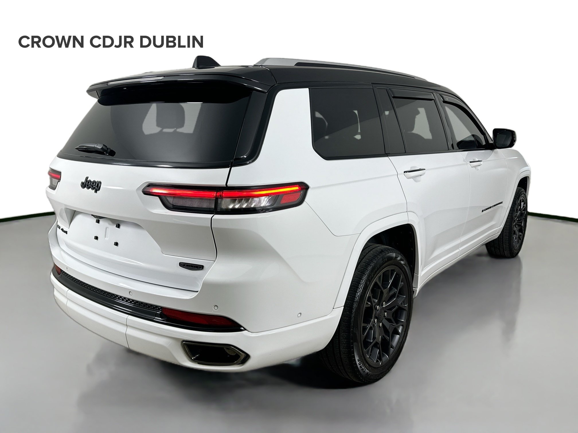 Used 2023 Jeep Grand Cherokee L Summit w/ High Altitude Package AWD/4WD image 5