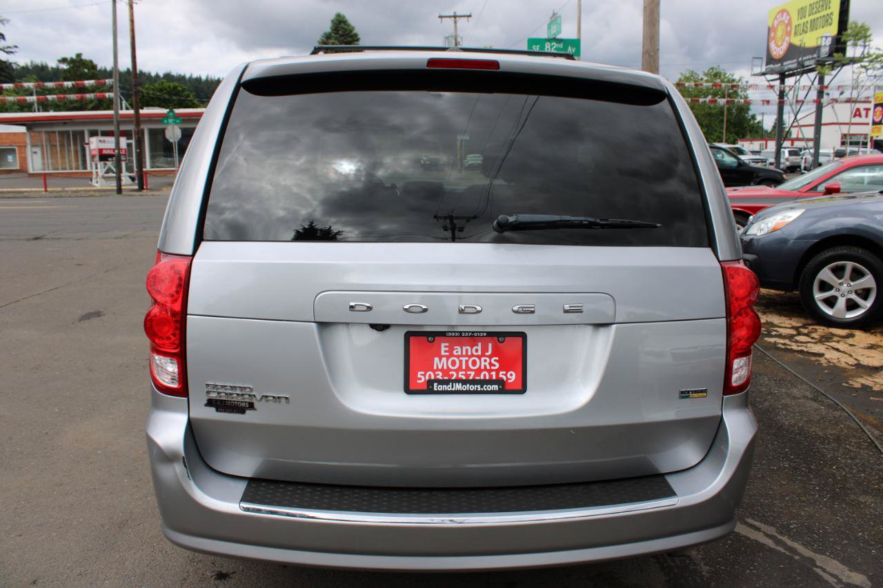 Used 2016 Dodge Grand Caravan R/T FWD image 5