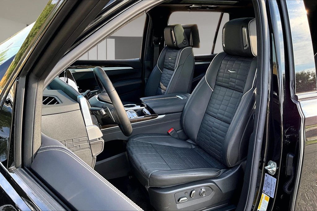 New 2026 Cadillac Escalade Platinum Sport AWD/4WD image 9
