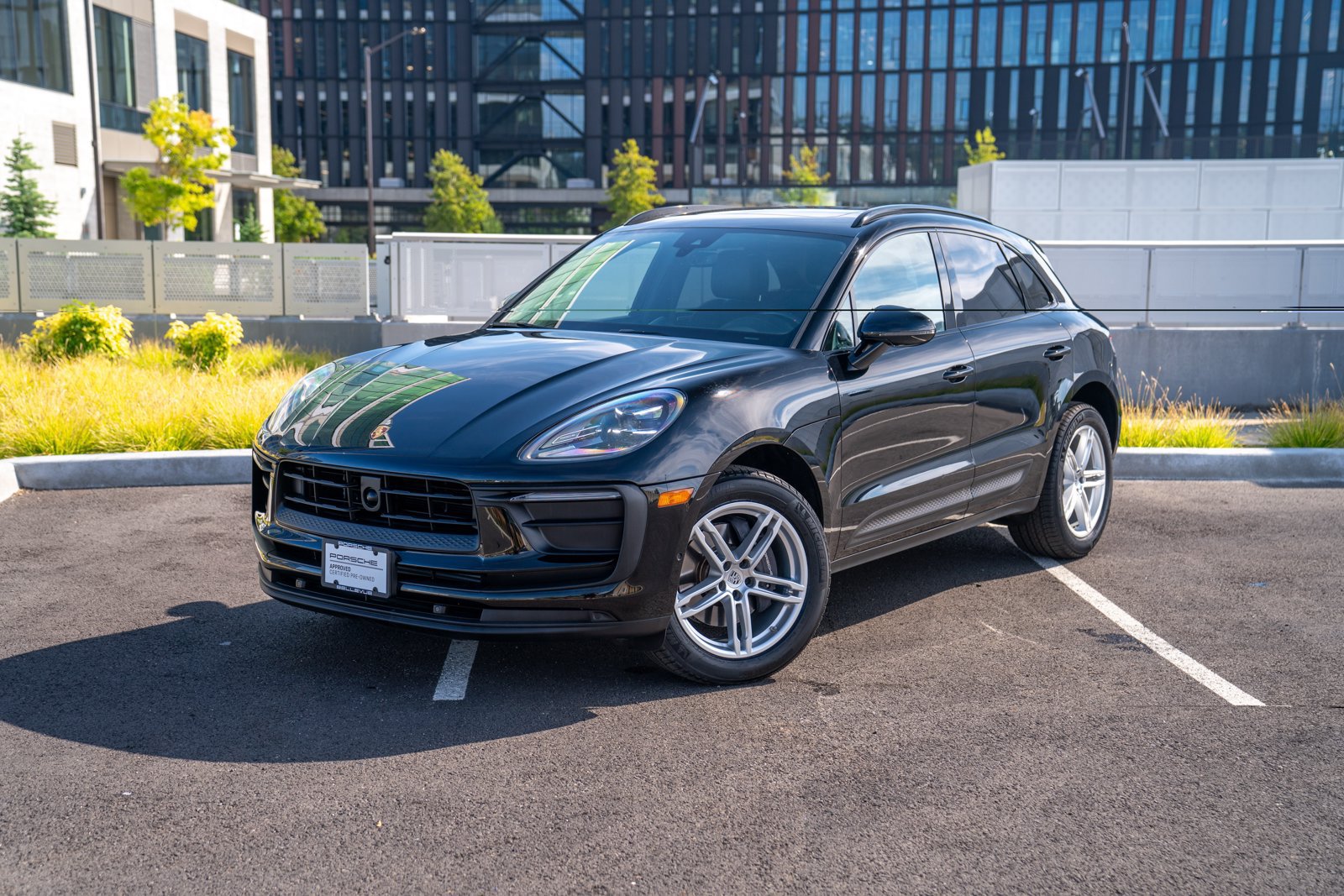 Certified 2024 Porsche Macan AWD/4WD video 1