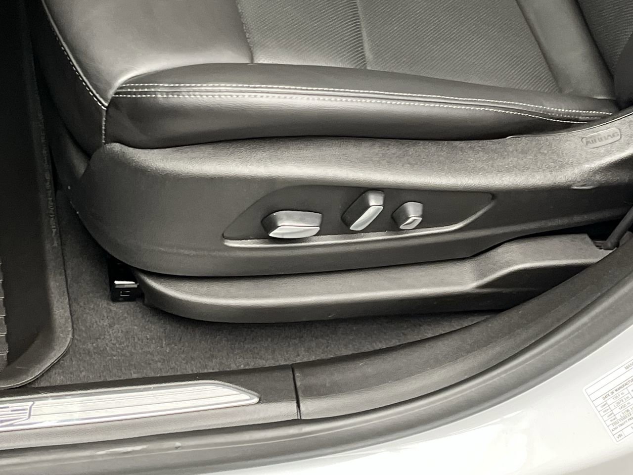 Certified 2024 Cadillac XT5 Sportv w/ LPO, Floor Liner Package AWD/4WD image 12