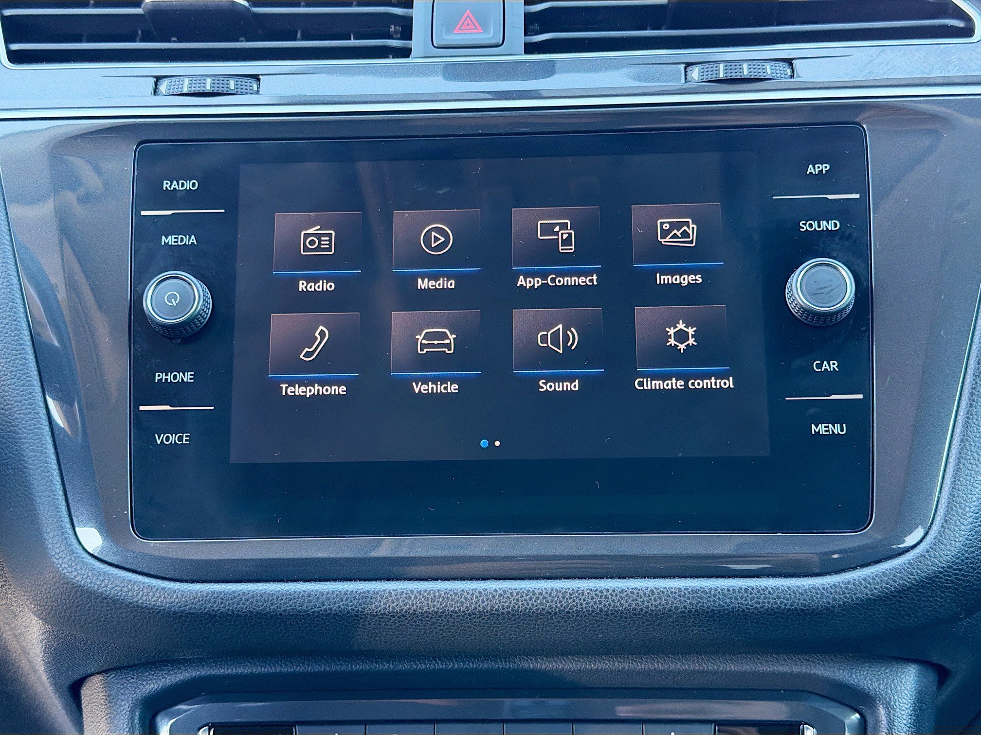 Used 2020 Volkswagen Tiguan SE image 31