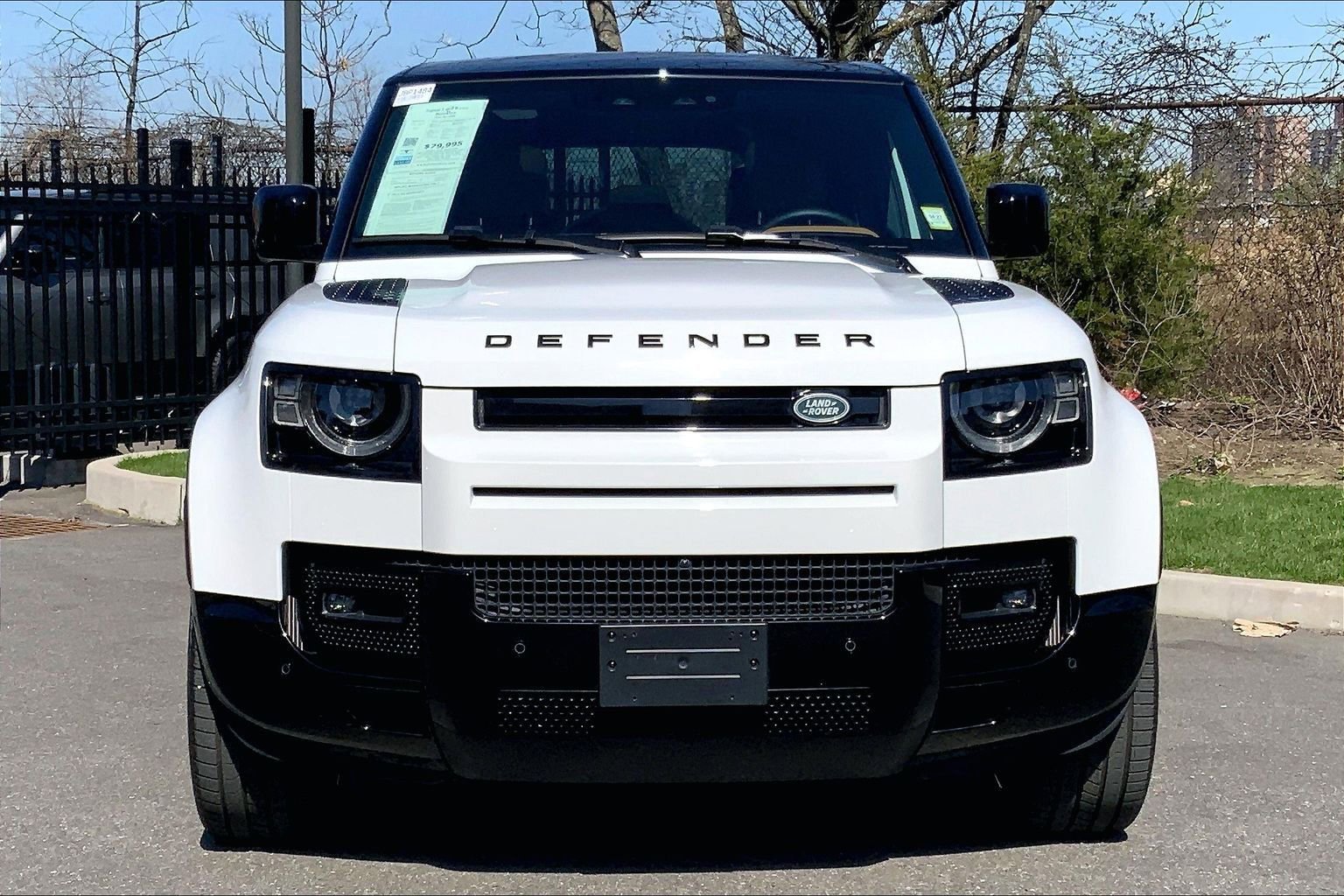 Used 2024 Land Rover Defender 110 SE image 3