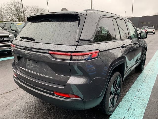 Used 2023 Jeep Grand Cherokee Altitude image 7