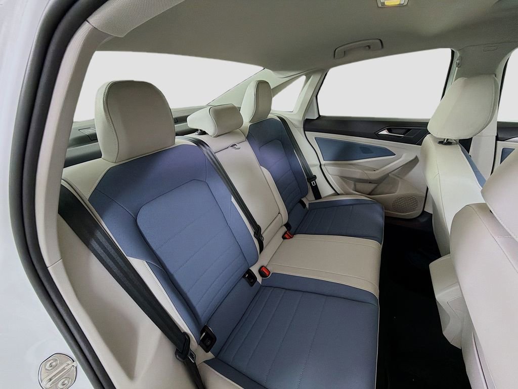 Used 2025 Volkswagen Jetta SE image 26