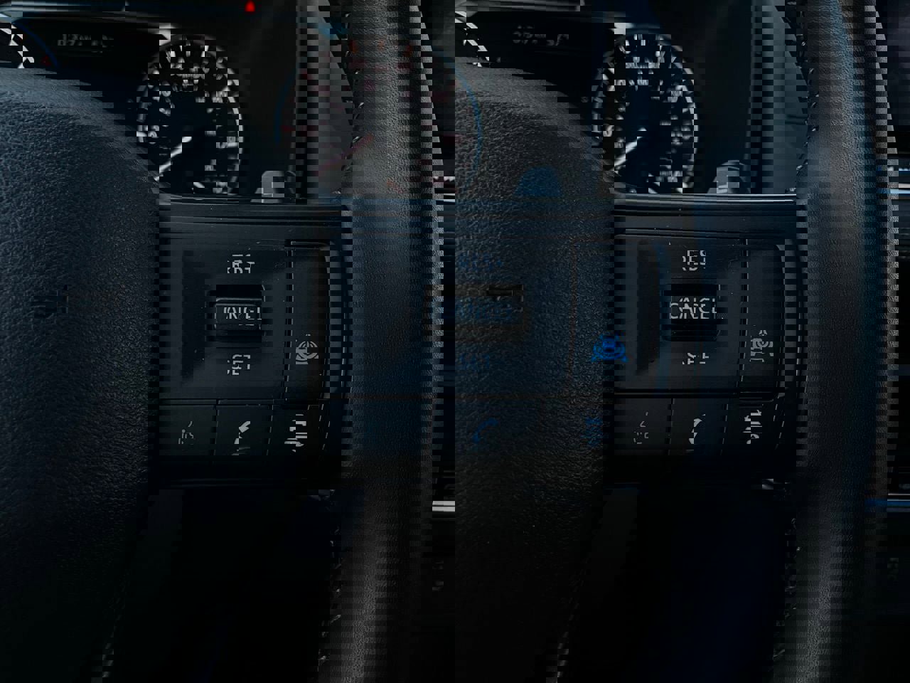 Used 2025 Nissan Rogue SV image 32