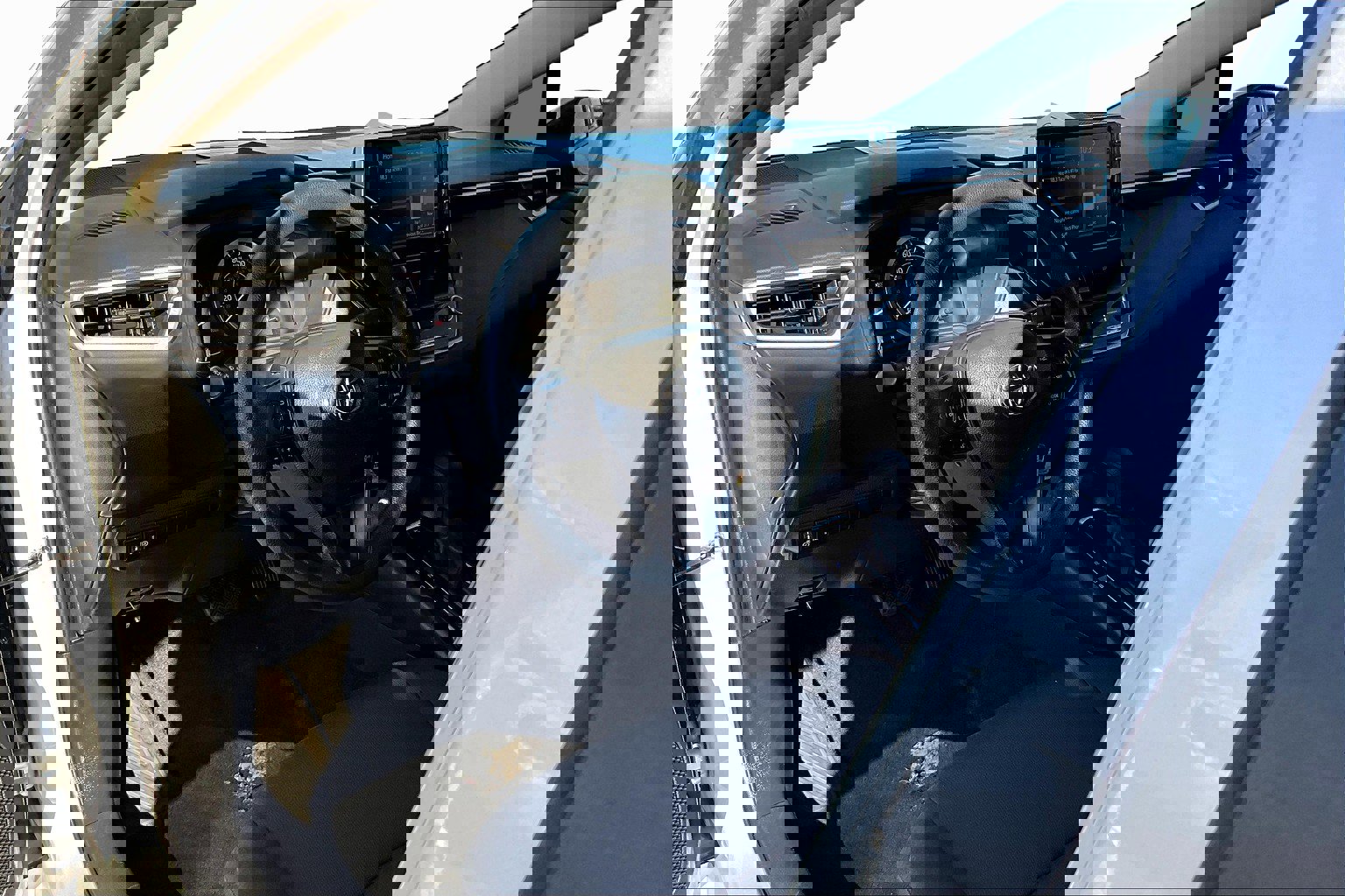 Used 2020 Toyota Corolla LE image 11