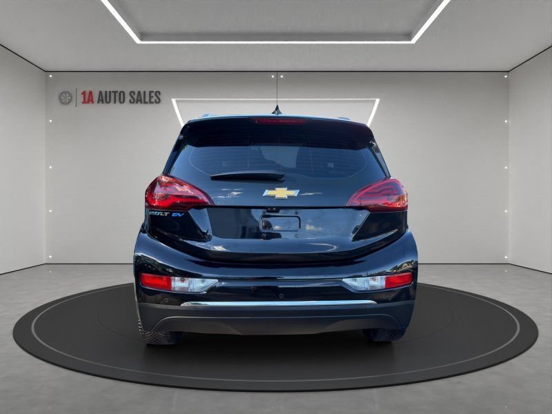 Used 2018 Chevrolet Bolt Premier w/ Driver Confidence II Package FWD image 4