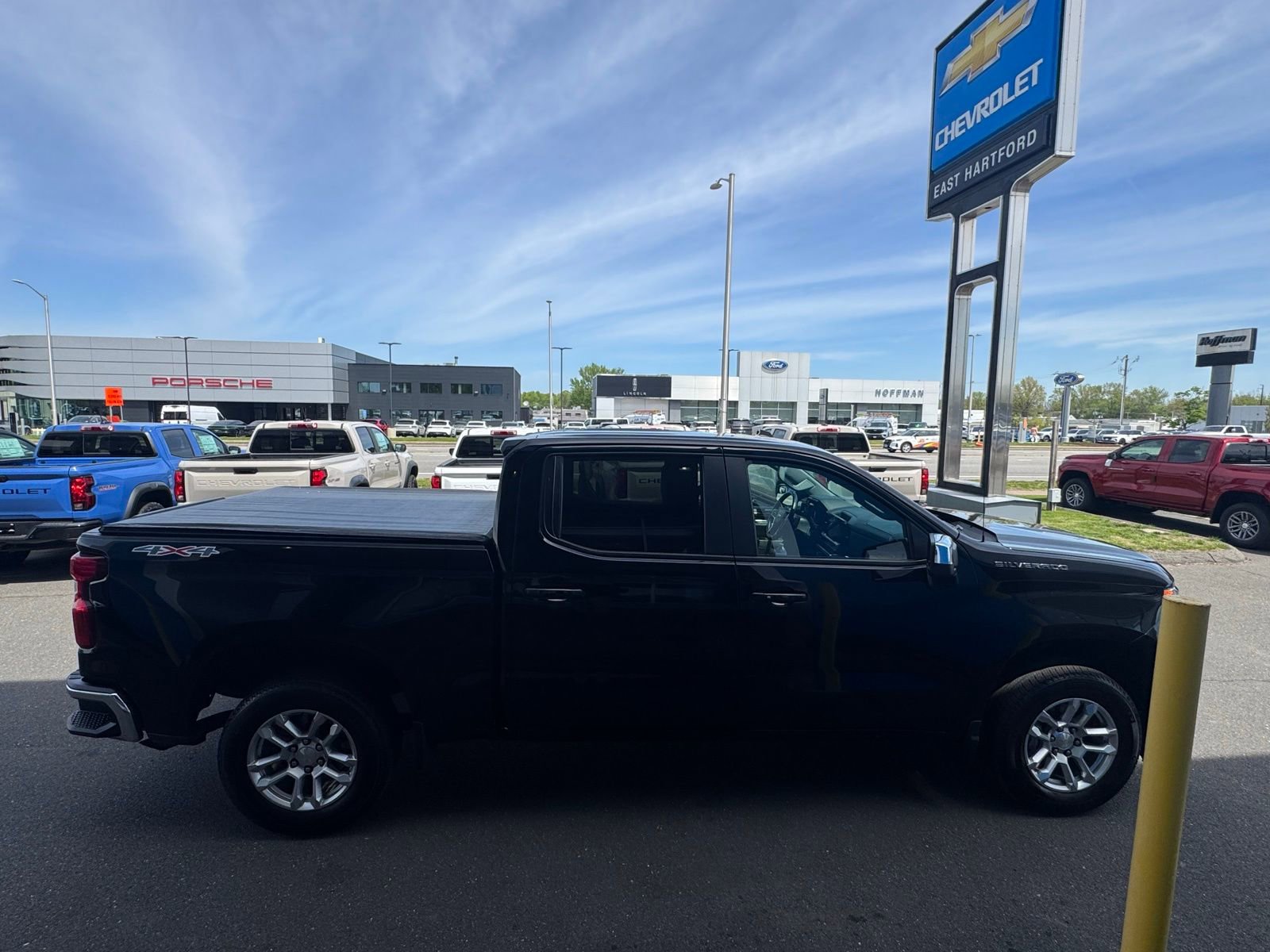 Used 2023 Chevrolet Silverado 1500 LT AWD/4WD image 9