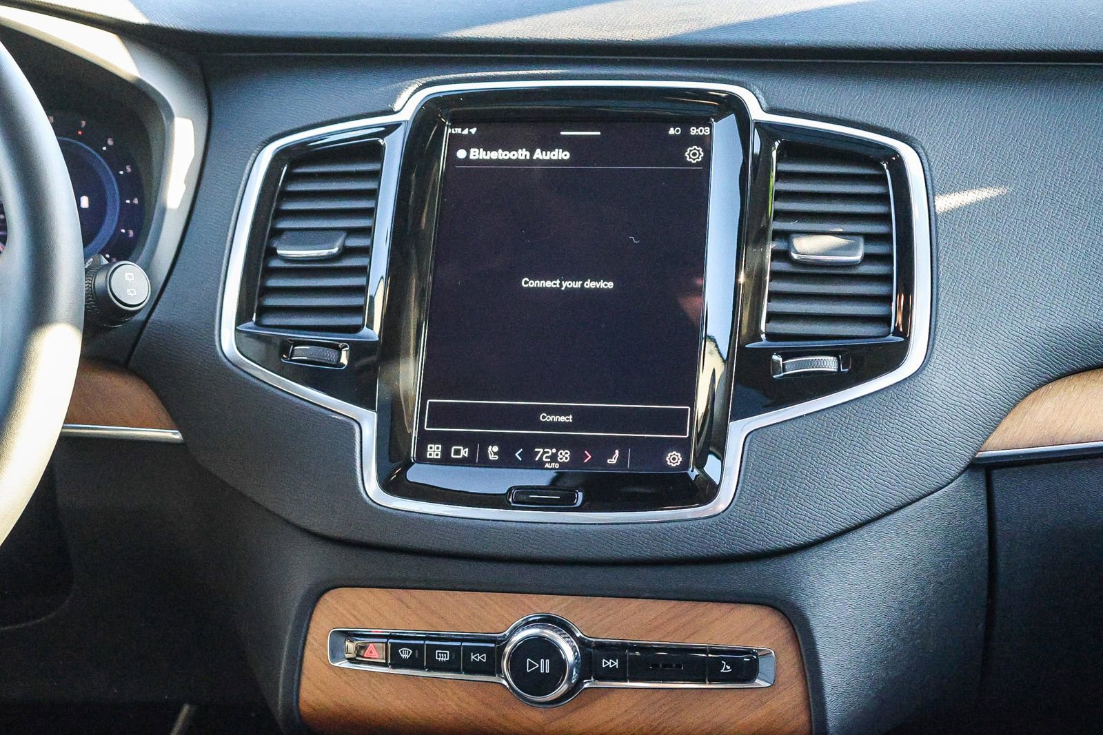 Used 2025 Volvo XC90 B5 Plus w/ Protection Package Premier image 24