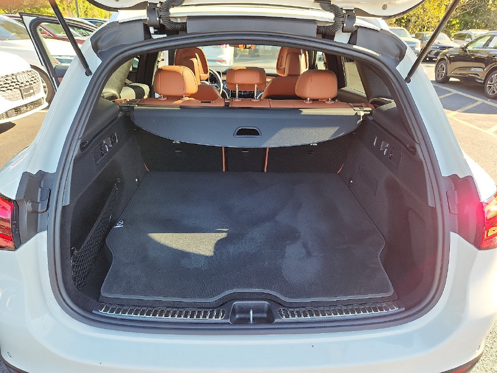 Used 2025 Mercedes-Benz GLC 350e 4MATIC image 26