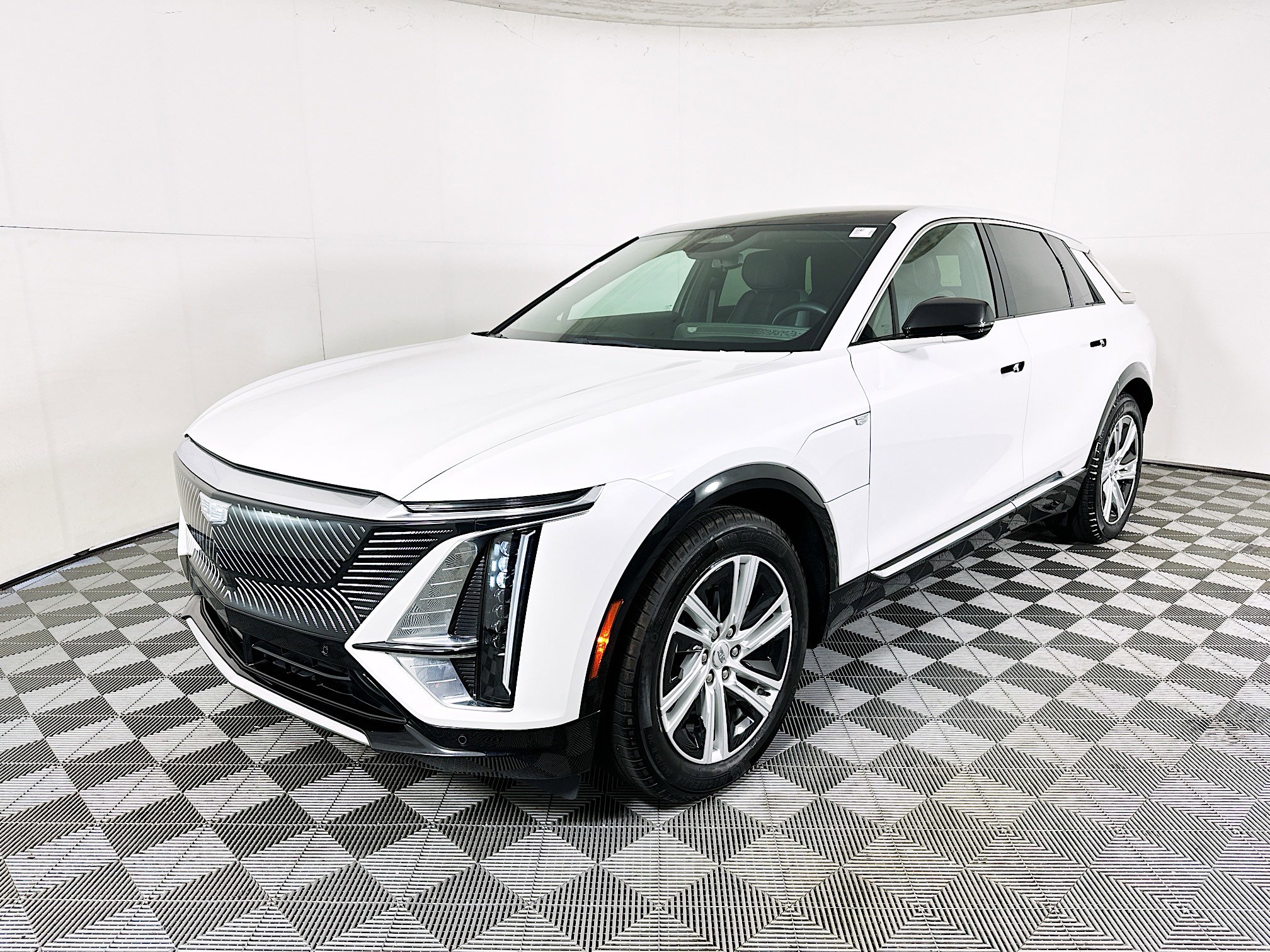 Used 2024 Cadillac Lyriq Tech image 7