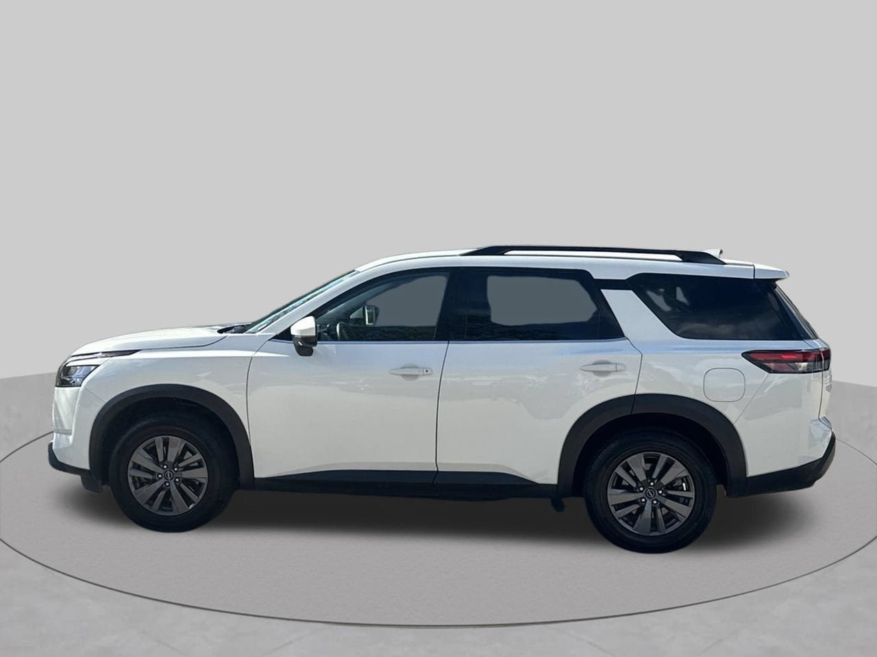 Used 2025 Nissan Pathfinder SV AWD/4WD image 2