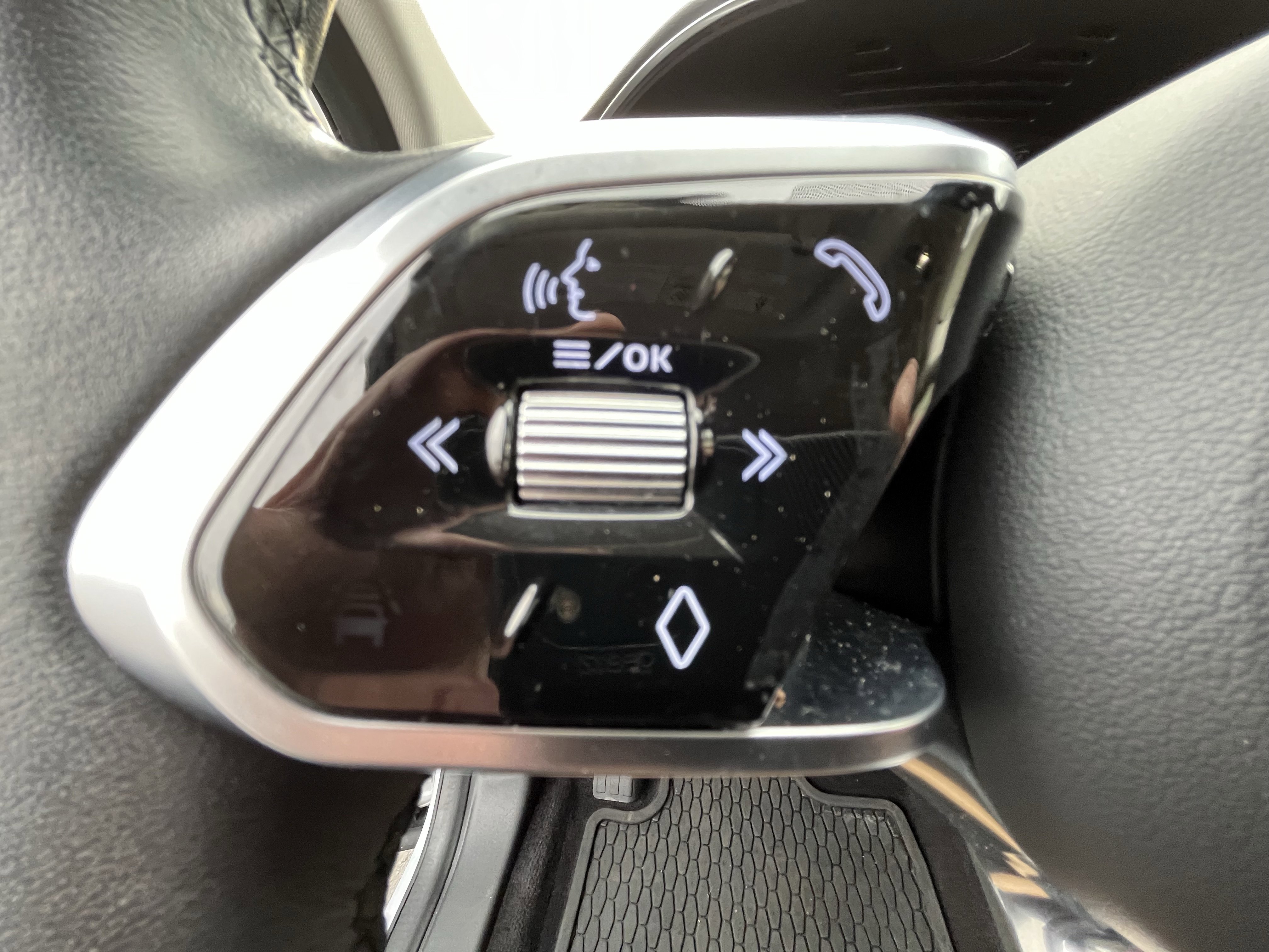 Used 2021 Jaguar E-PACE SE image 17