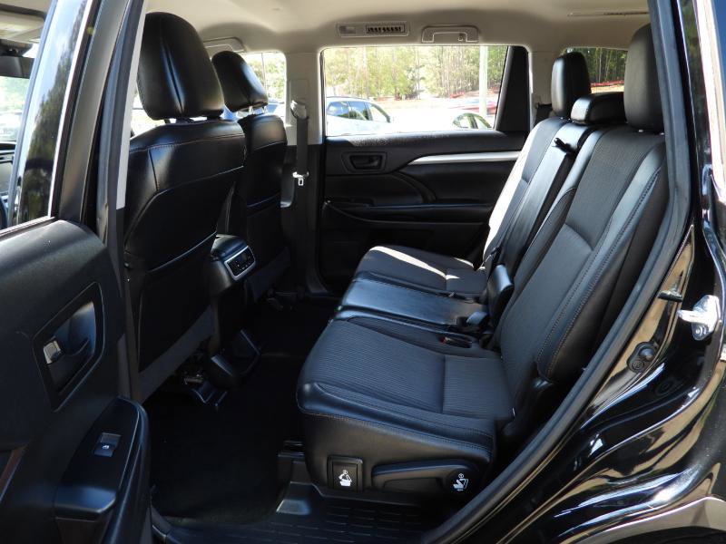 Used 2017 Toyota Highlander Plus image 32