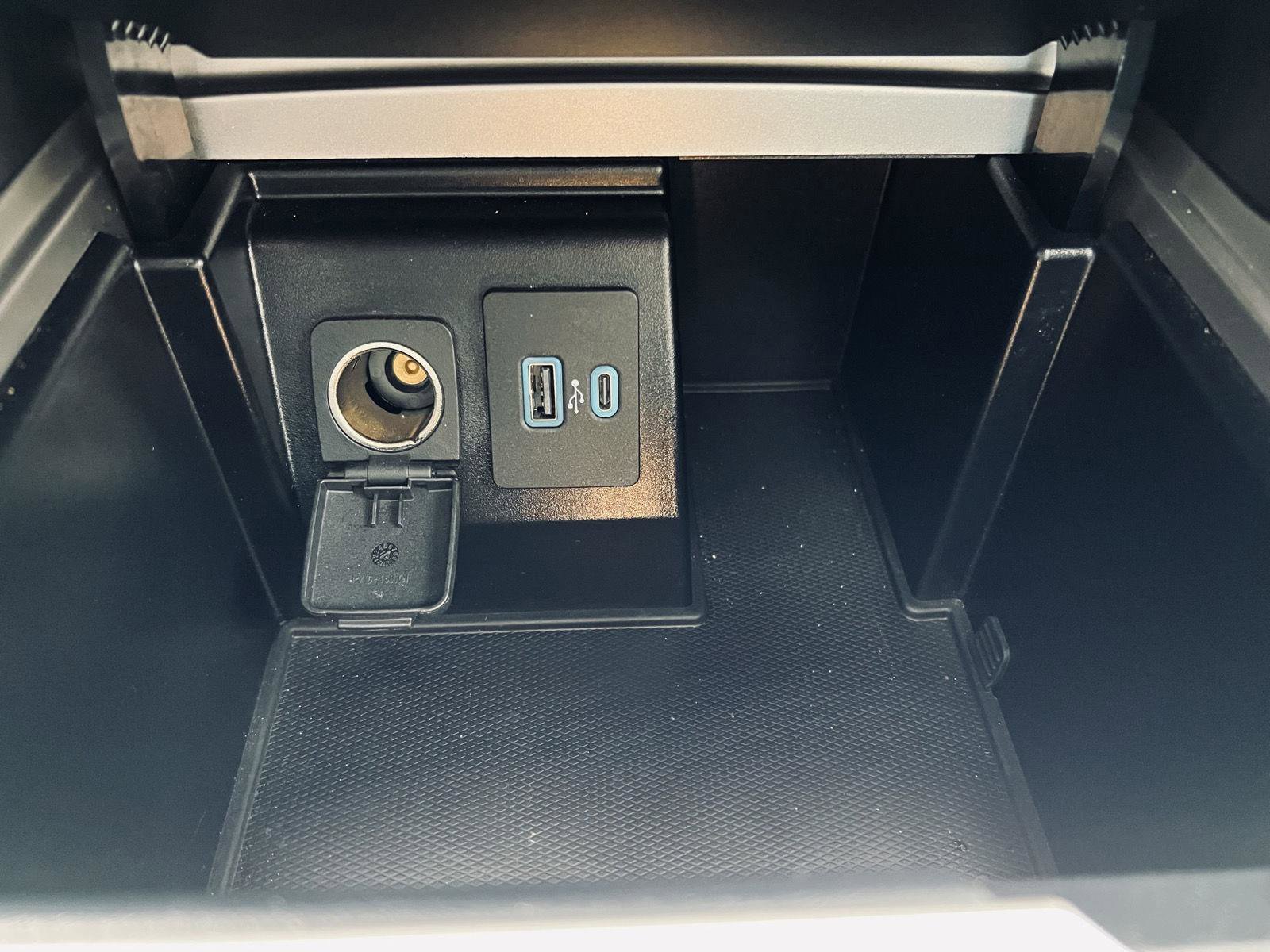 Used 2020 Ford Explorer XLT w/ Equipment Group 202A AWD/4WD image 33