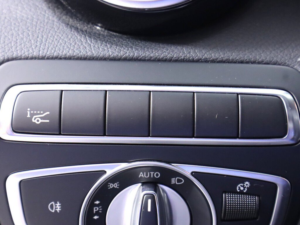 Used 2018 Mercedes-Benz GLC 300 4MATIC image 11