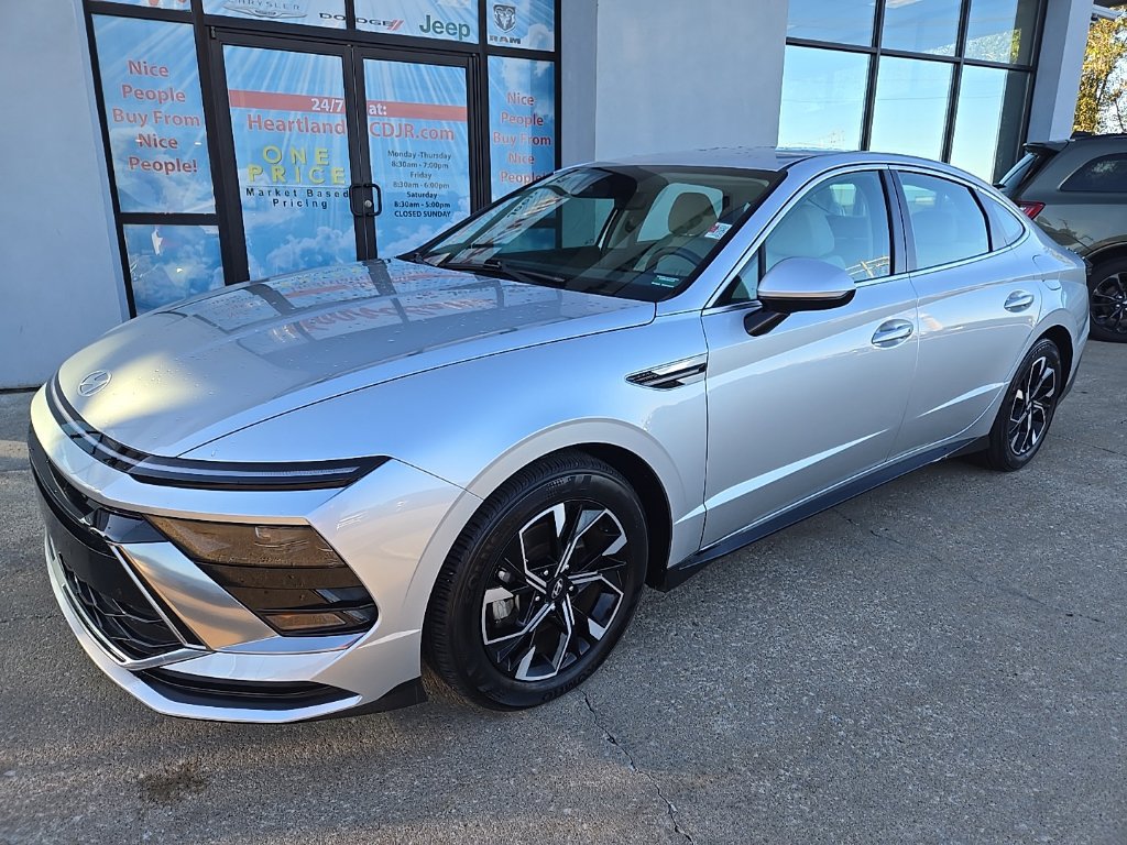 Used 2025 Hyundai Sonata SEL FWD image 11