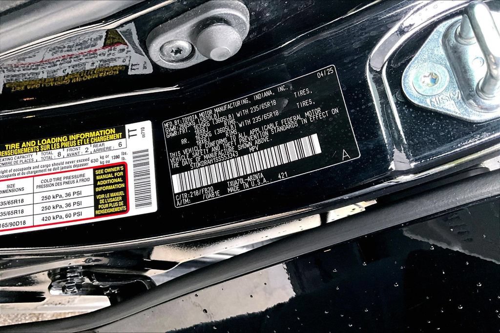 Used 2025 Toyota Highlander LE FWD image 17