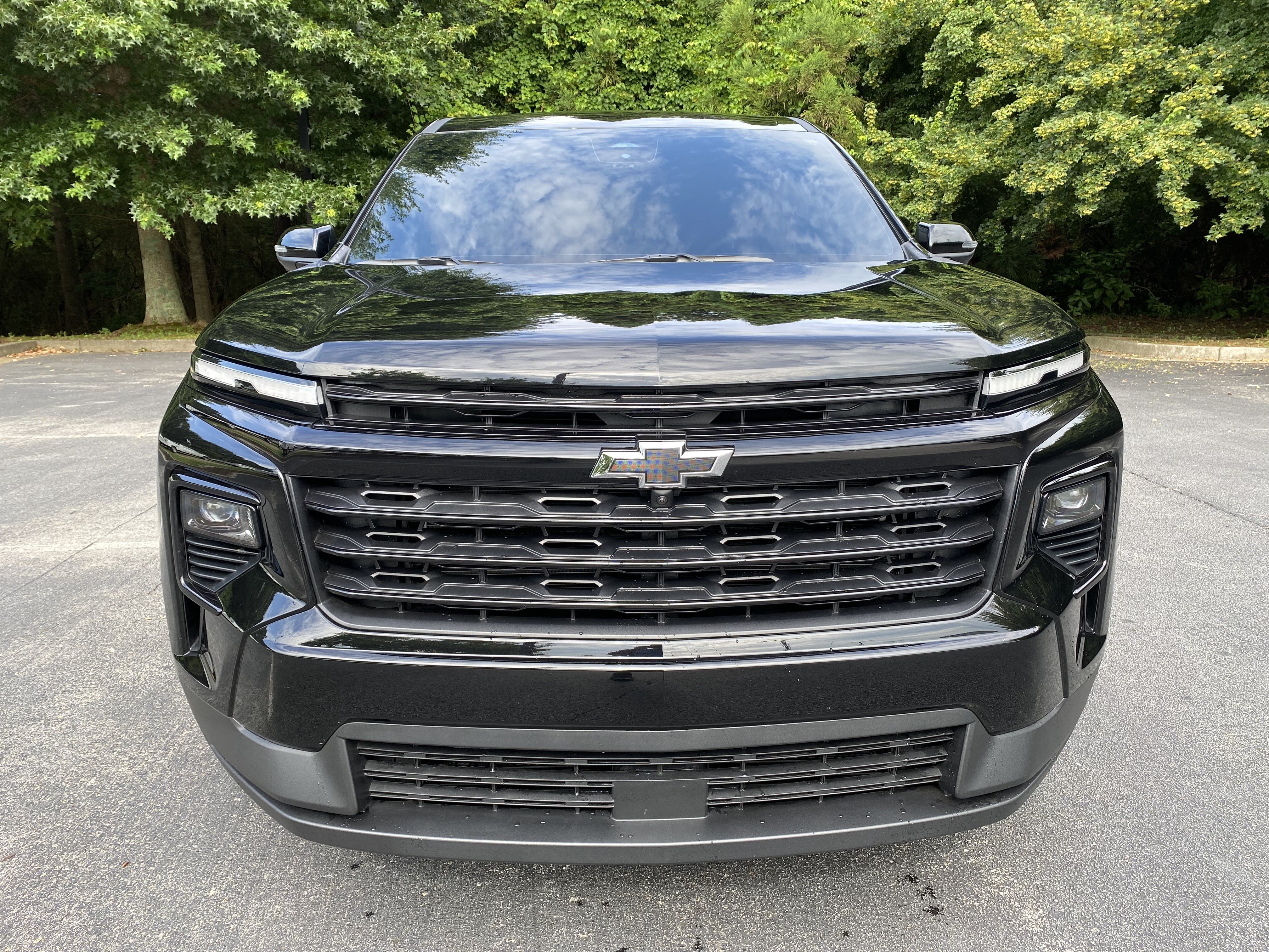 Used 2025 Chevrolet Traverse LT w/ Midnight/Sport Edition FWD image 3