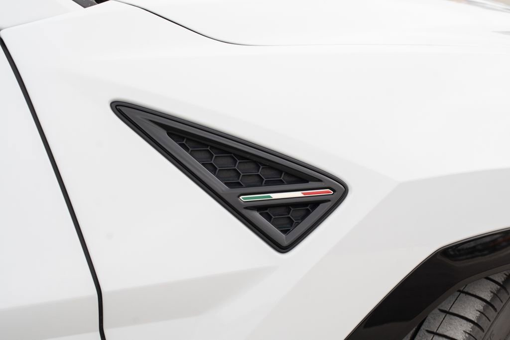 Used 2019 Lamborghini Urus image 17