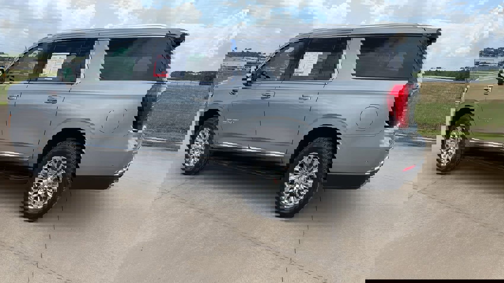 Certified 2025 GMC Yukon XL Denali AWD/4WD image 5