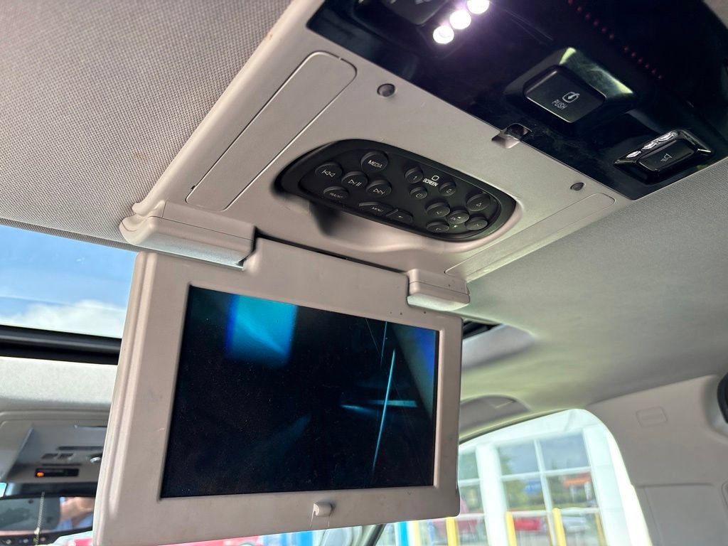 Used 2016 Chevrolet Suburban LTZ RWD image 5
