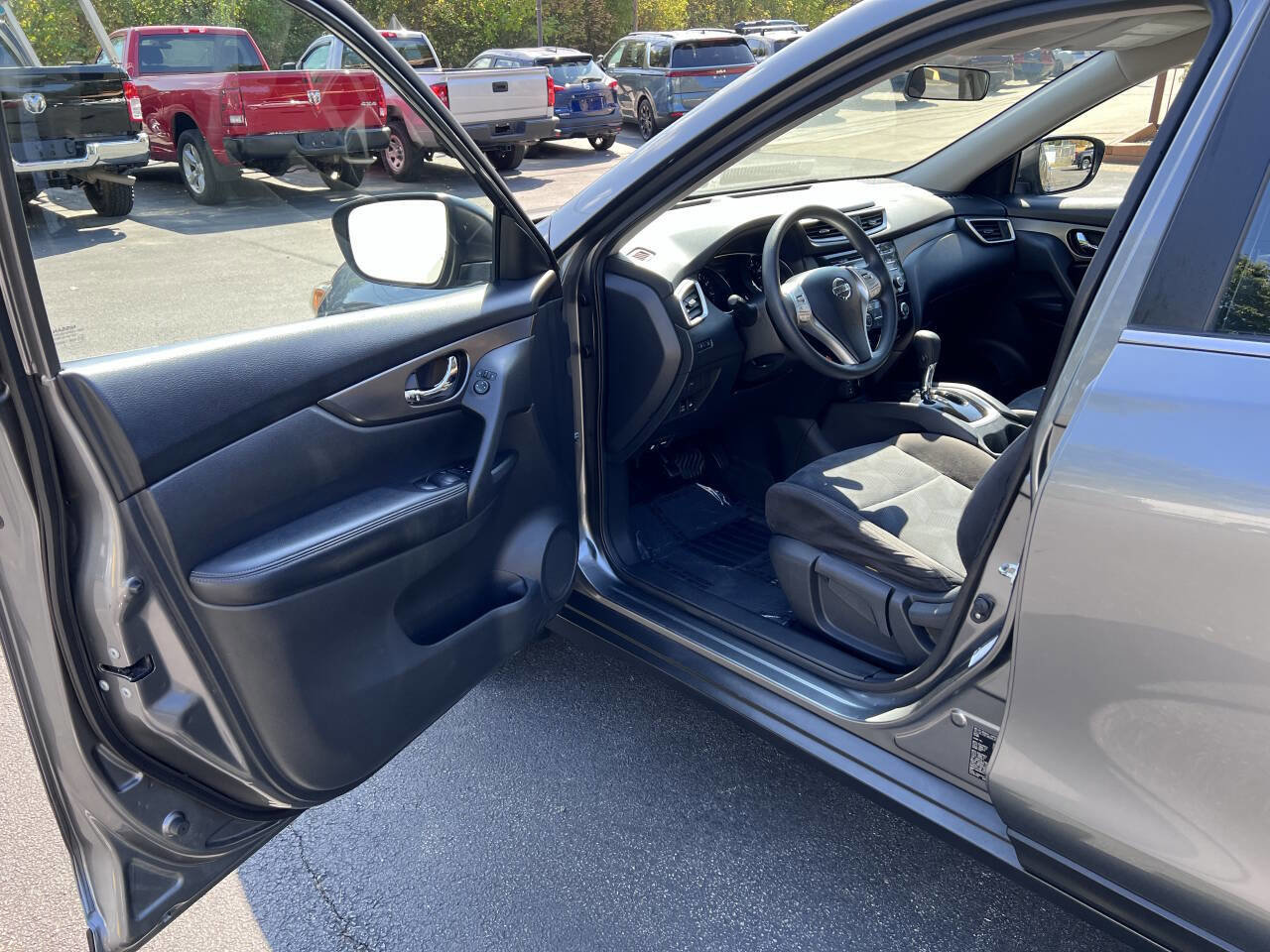 Used 2015 Nissan Rogue S image 10