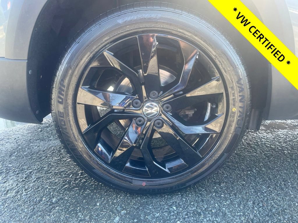 Certified 2023 Volkswagen Taos SE w/ Black Wheel Package AWD/4WD image 12