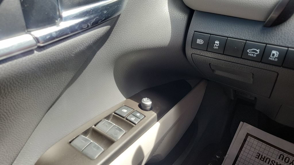 Used 2022 Toyota Camry XLE FWD image 19