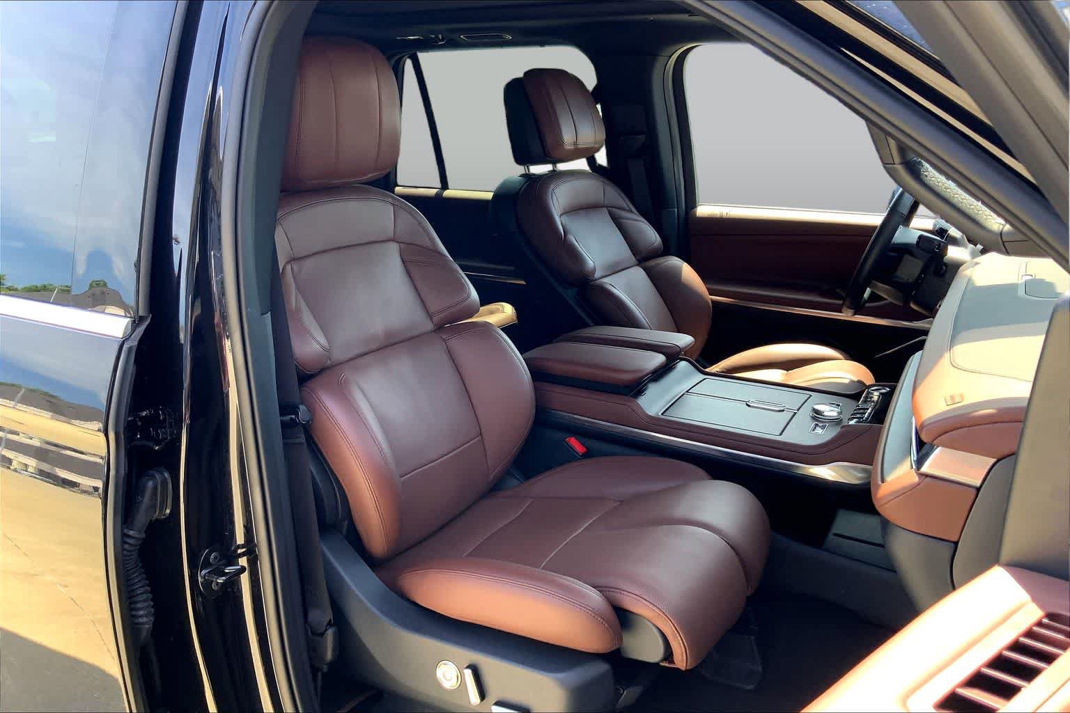 Used 2025 Lincoln Navigator Reserve AWD/4WD image 9